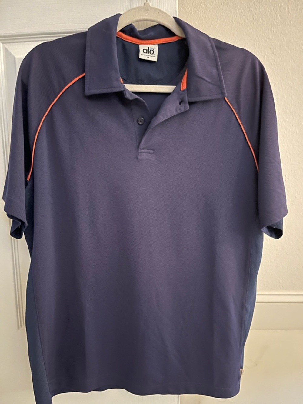 ALO Coolfit Men's Navy Polo with Orange Piping size M - Picture 2 of 7